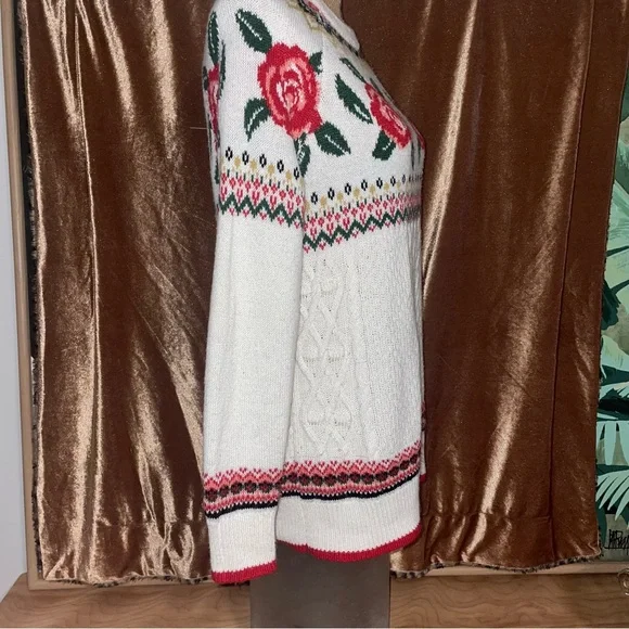 Rose Winter Cable-knit Sweater - Picture 4 of 10